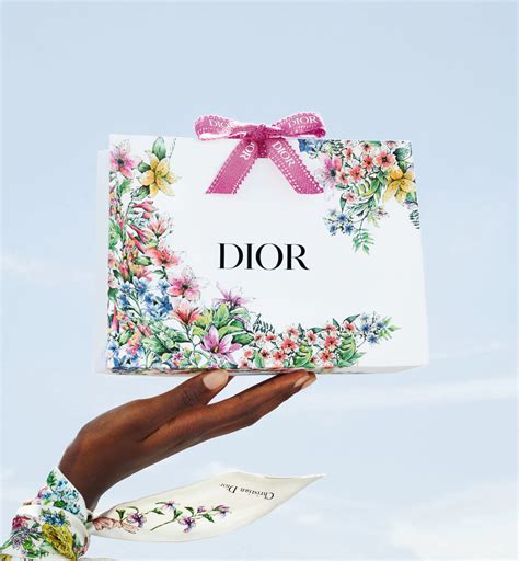 dior complimentary clutch|Dior Gift Sets: Perfume, Cosmetics, Beauty Sets .